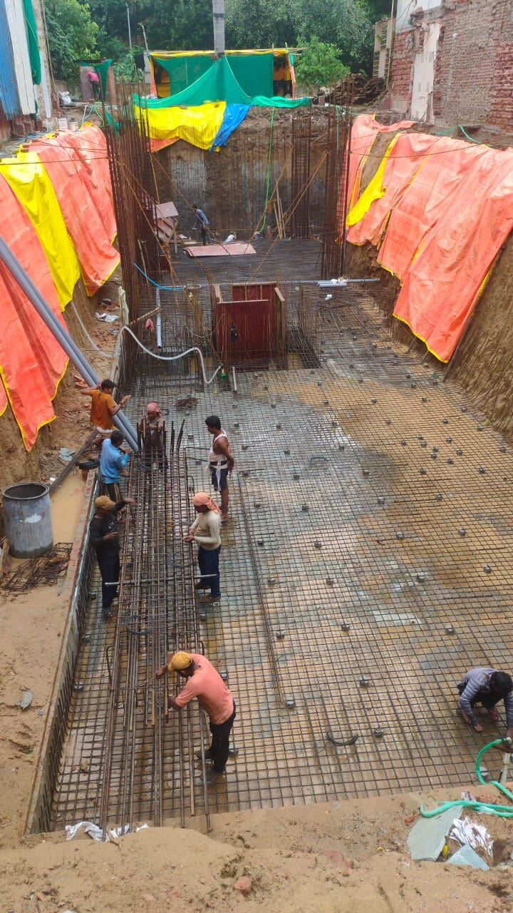 Z-28, Hauz Khas